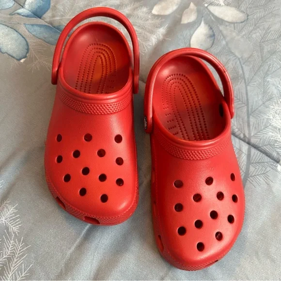 Like New CROCS Women’s Sandals - Bright Red W sz7 M sz5 - Picture 10 of 10